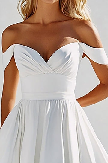 Satin blanc à épaules dénudées Robe courte de graduation